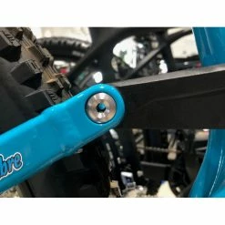 VISSERIE - AXE DE PIVOT ALUMINIUM MOUSTACHE -Promos Vélo Magasin visserie axe de pivot aluminium moustache 2